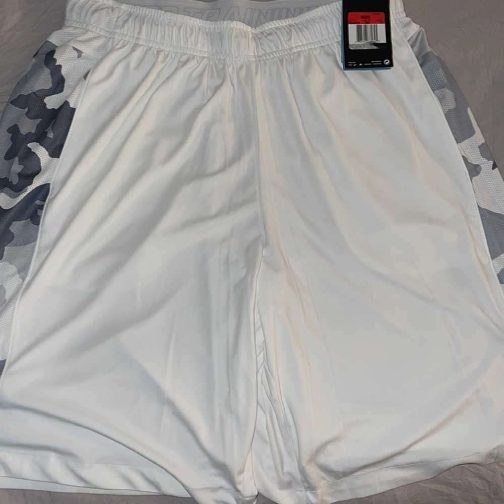 Mens Nike Shorts. NWT